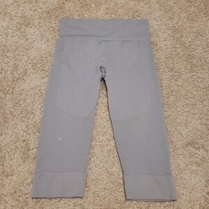 Lululemon Leggings seamlessly Street Crop Yoga Pant  Gray Size 6 Ribbed Texture